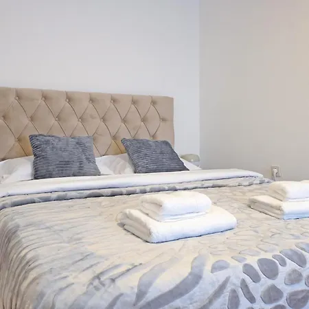 Safari Downtown Apartment *